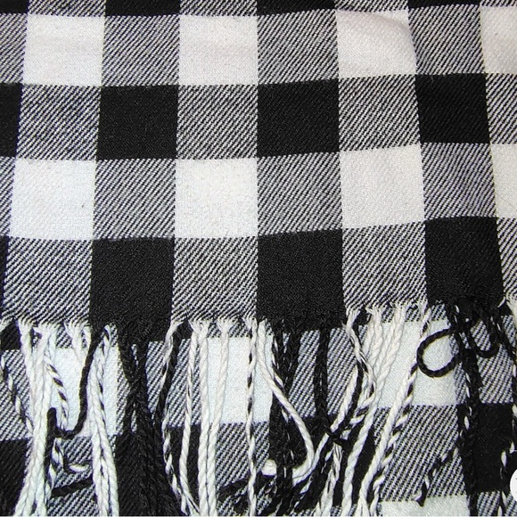 Black and White Buffalo Plaid Scarf - Picture 4 of 4